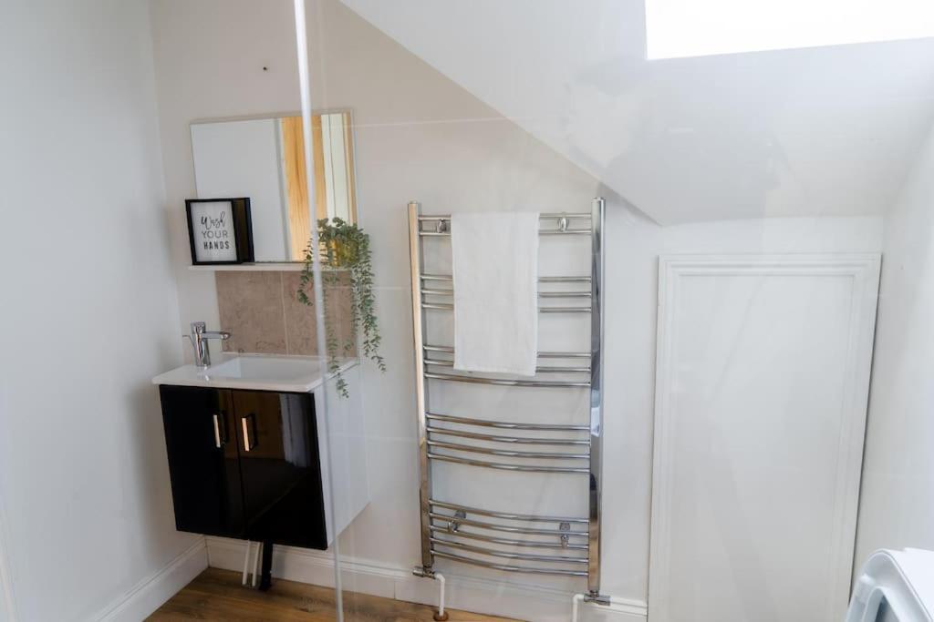Spacious 15 Guest Home With 9 Beds In Shirley Solihull Kültér fotó