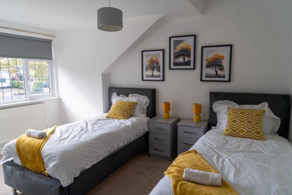 Spacious 15 Guest Home With 9 Beds In Shirley Solihull Kültér fotó