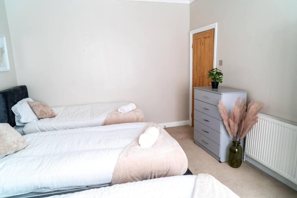 Spacious 15 Guest Home With 9 Beds In Shirley Solihull Kültér fotó