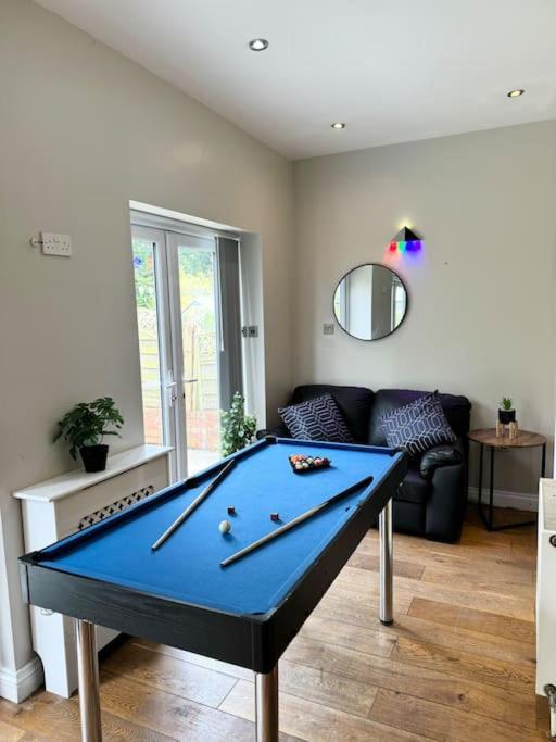 Spacious 15 Guest Home With 9 Beds In Shirley Solihull Kültér fotó