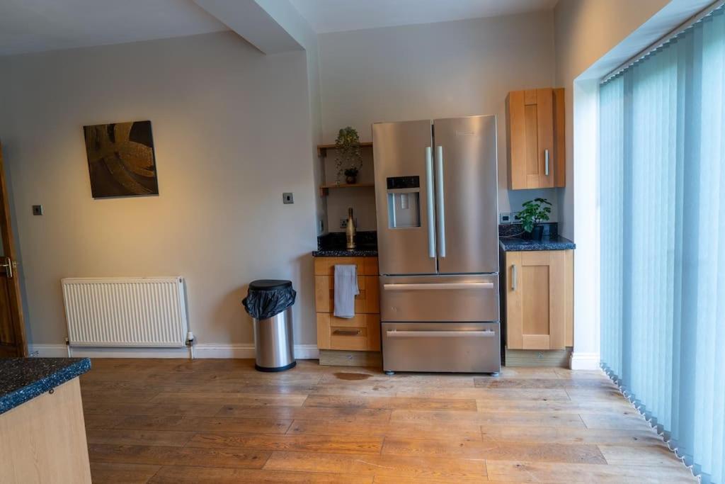 Spacious 15 Guest Home With 9 Beds In Shirley Solihull Kültér fotó