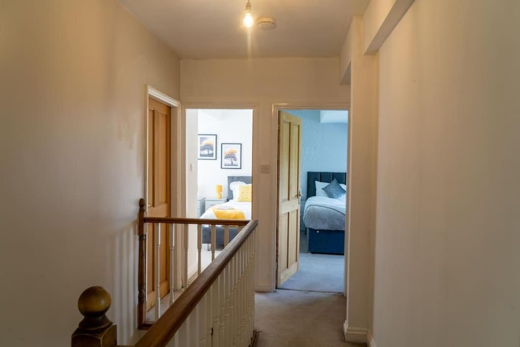 Spacious 15 Guest Home With 9 Beds In Shirley Solihull Kültér fotó