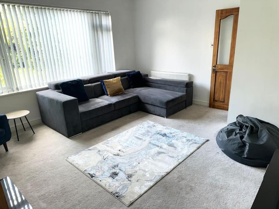 Spacious 15 Guest Home With 9 Beds In Shirley Solihull Kültér fotó