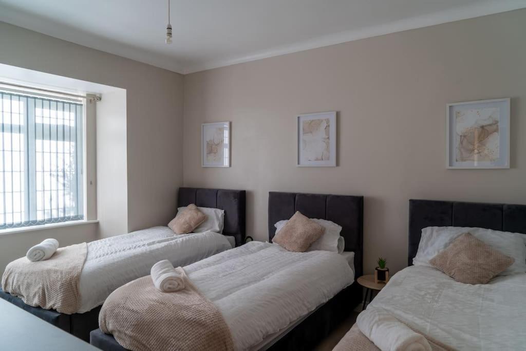 Spacious 15 Guest Home With 9 Beds In Shirley Solihull Kültér fotó