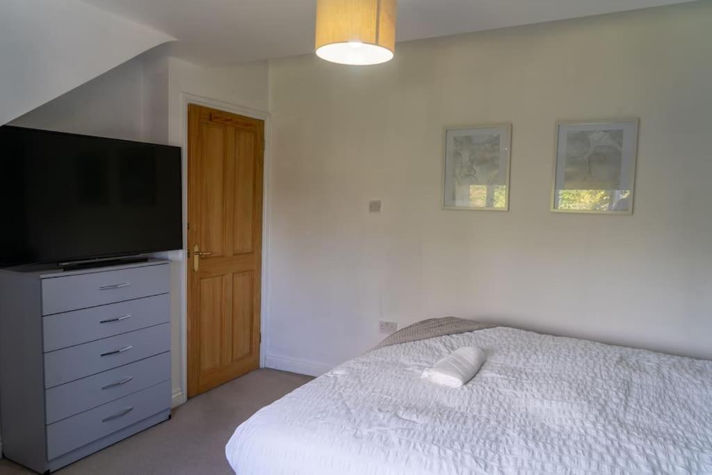 Spacious 15 Guest Home With 9 Beds In Shirley Solihull Kültér fotó